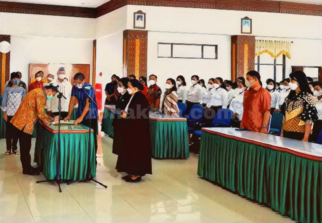 322 Pegawai Pemerintah dengan Perjanjian Kerja di Tana Toraja Terima SK