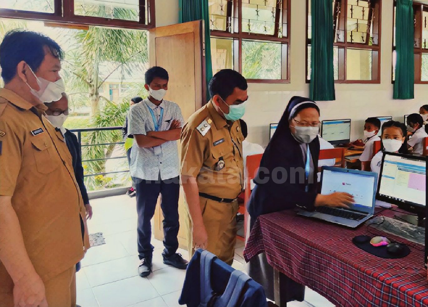 Pastikan Berjalan Lancar, Wabup Zadrak Tinjau Pelaksanaan Ujian Sekolah Tingkat SD