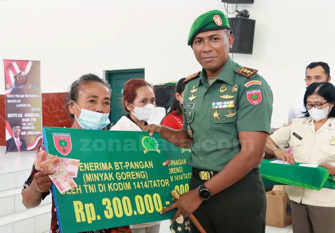 Kodim 1414 Tana Toraja Salurkan 5 Ribu BLT Minyak Goreng 1 Kodim 1414 Tana Toraja Salurkan 5 Ribu BLT Minyak Goreng