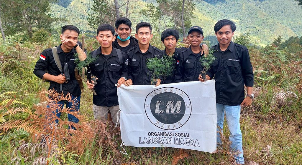 Peduli Kerusakan Hutan Akibat Penyadap Ilegal, Komunitas Langkan Maega Tanam Pohon Hasil Swadaya