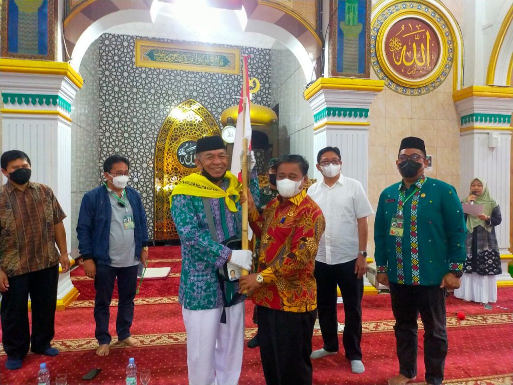 11 Jemaah Calon Haji Asal Toraja Utara Dilepas Bupati dan Wabup di Masjid Besar Rantepao 1 11 Jemaah Calon Haji Asal Toraja Utara Dilepas Bupati dan Wabup di Masjid Besar Rantepao