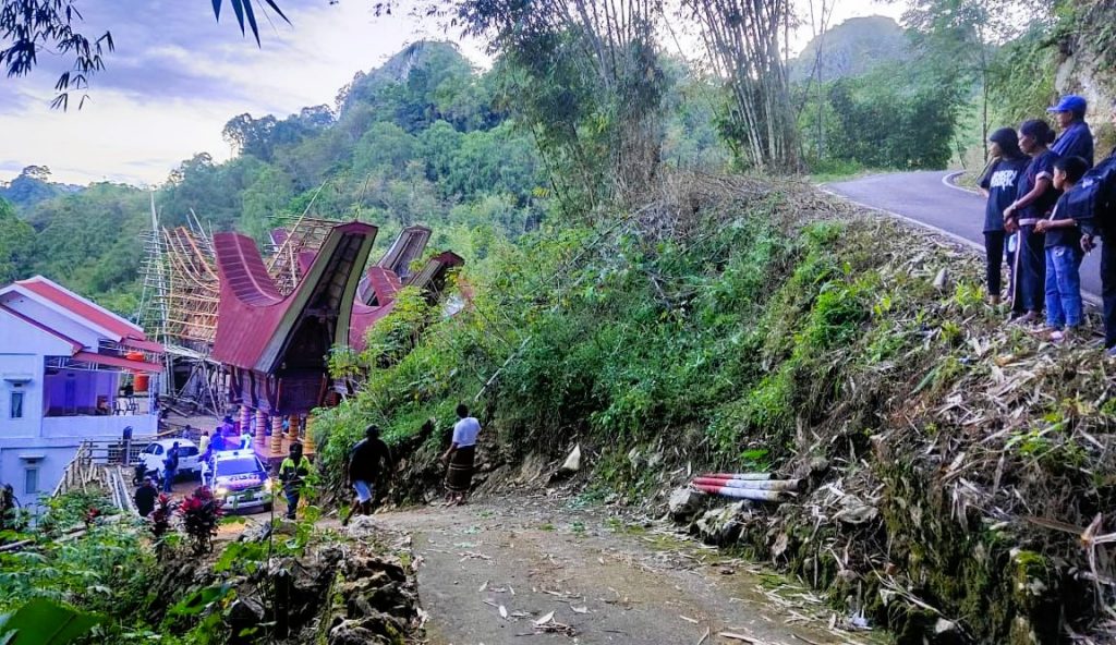 Dua Siswa SMP Kecelakaan di Deri Toraja Utara, Satu Tewas Tertimpa Batu di Lokasi Kejadian