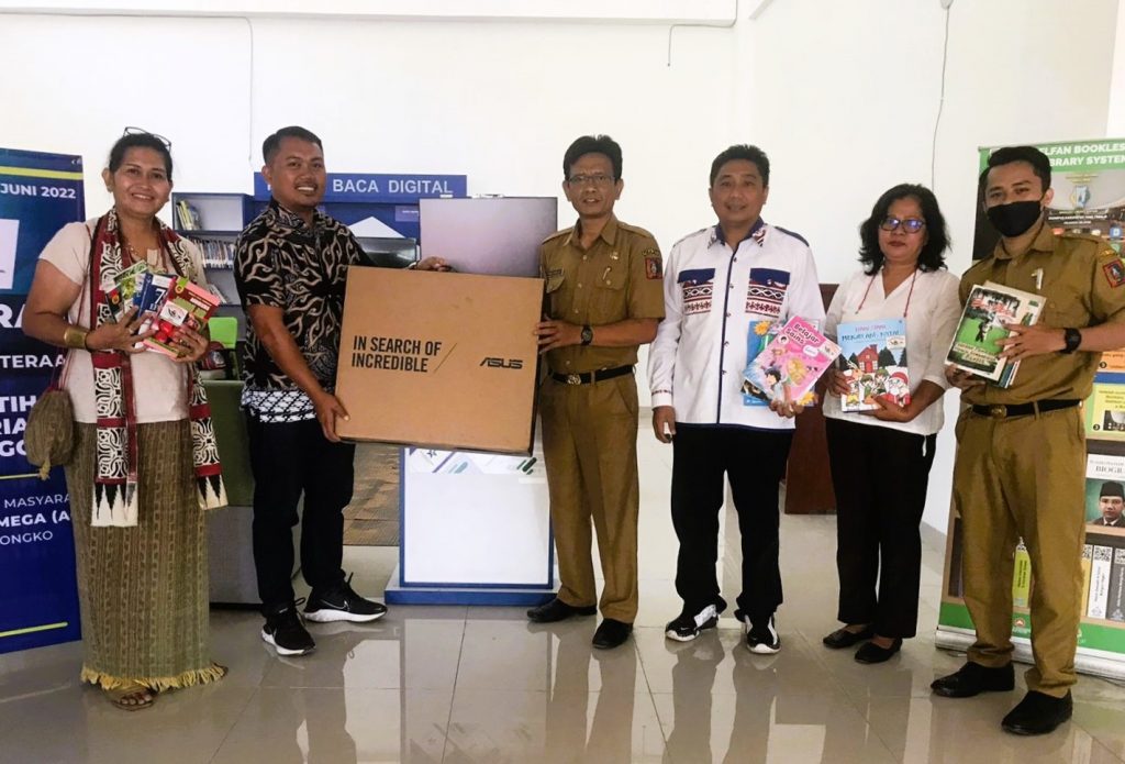 Dukung Gerakan Sejuta Buku Pemkab Tana Toraja, PMTI Bantu 700 Buku dan Komputer