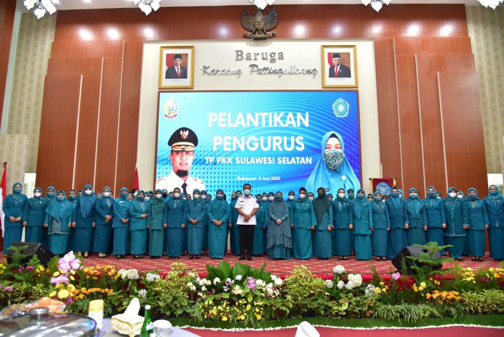 Lantik Pengurus PKK Sulsel, Andi Sudirman Harap Pokja Hadirkan Program Unggulan Sentuh Masyarakat 1 Lantik Pengurus PKK Sulsel, Andi Sudirman Harap Pokja Hadirkan Program Unggulan Sentuh Masyarakat