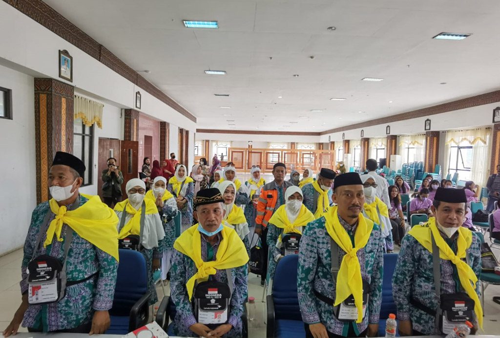17 Jemaah Calon Haji Resmi Dilepas Bupati Tana Toraja