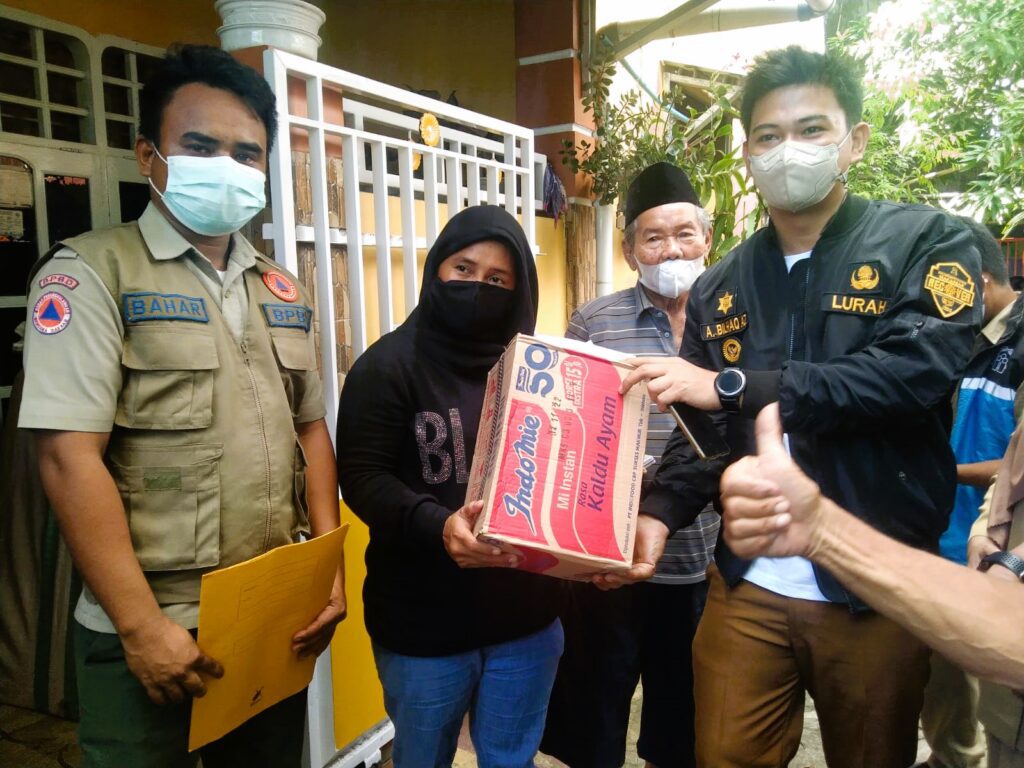 11 Rumah Terbakar di Maccini Makassar, Sigap Gubernur Salurkan Bantuan Logistik Dinsos dan BPBD Sulsel