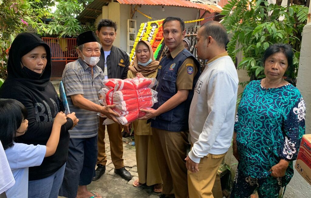 11 Rumah Terbakar di Maccini Makassar, Sigap Gubernur Salurkan Bantuan Logistik Dinsos dan BPBD Sulsel