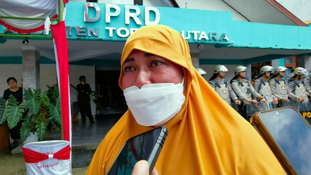 Pedagang Menjerit, Pemkab Tegas Tetap Gusur Pasar Sore Rantepao Toraja Utara 1 Pedagang Menjerit, Pemkab Tegas Tetap Gusur Pasar Sore Rantepao Toraja Utara