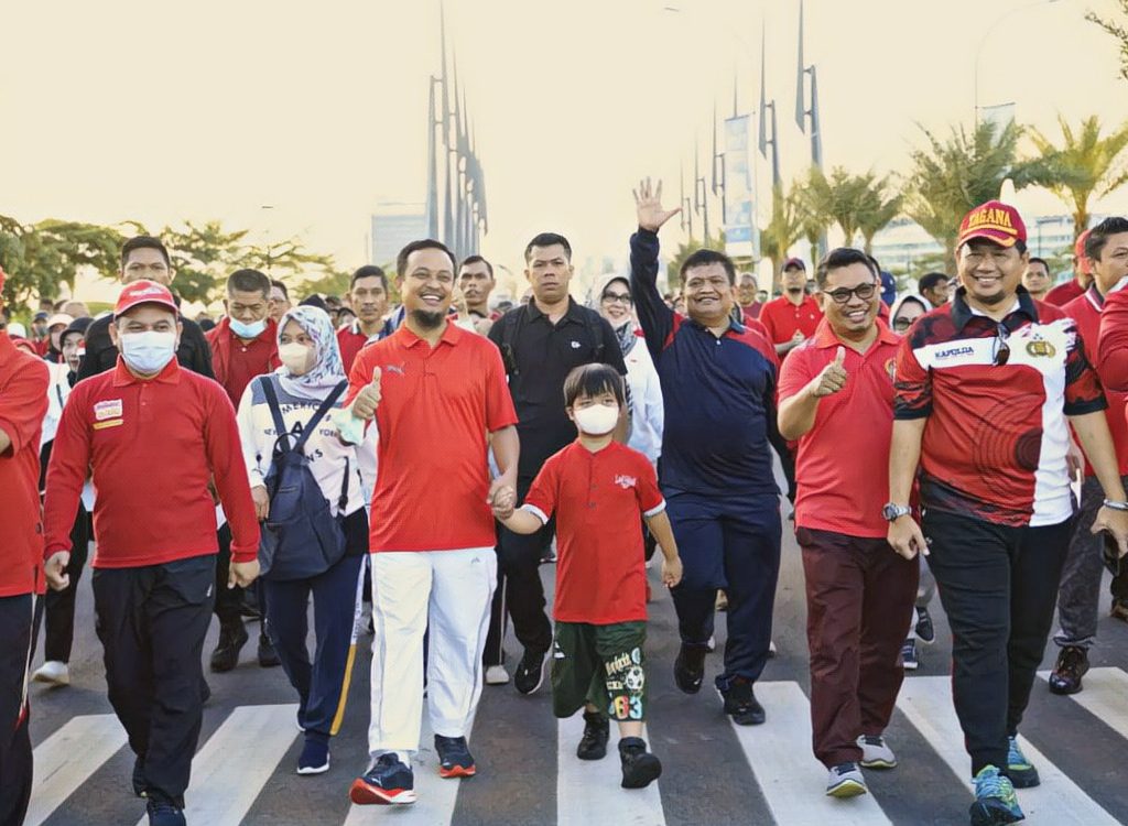 Gubernur Galakkan "Gerakan 10.000 Langkah Per Hari" Bagi Pegawai Lingkup Pemprov Sulsel 2 Gubernur Galakkan "Gerakan 10.000 Langkah Per Hari" Bagi Pegawai Lingkup Pemprov Sulsel