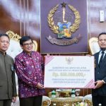 Gubernur Sulsel Serahkan Hibah Rp 650 Juta ke Unismuh untuk Teropong Hilal dan Observatorium