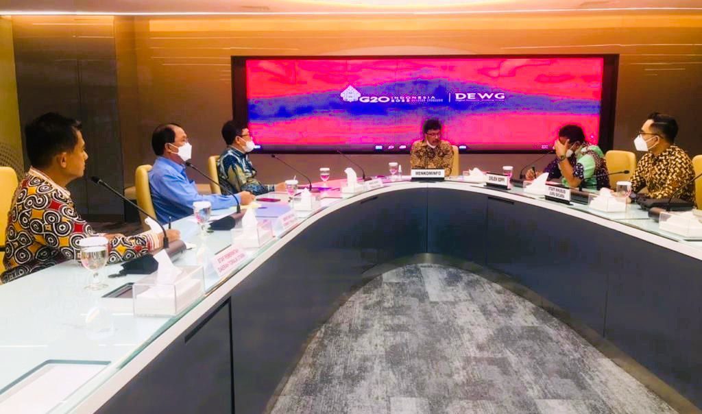 Wabup Frederik Temui Menkominfo Bahas Peningkatan Infrastruktur Telekomunikasi di Toraja Utara (1)