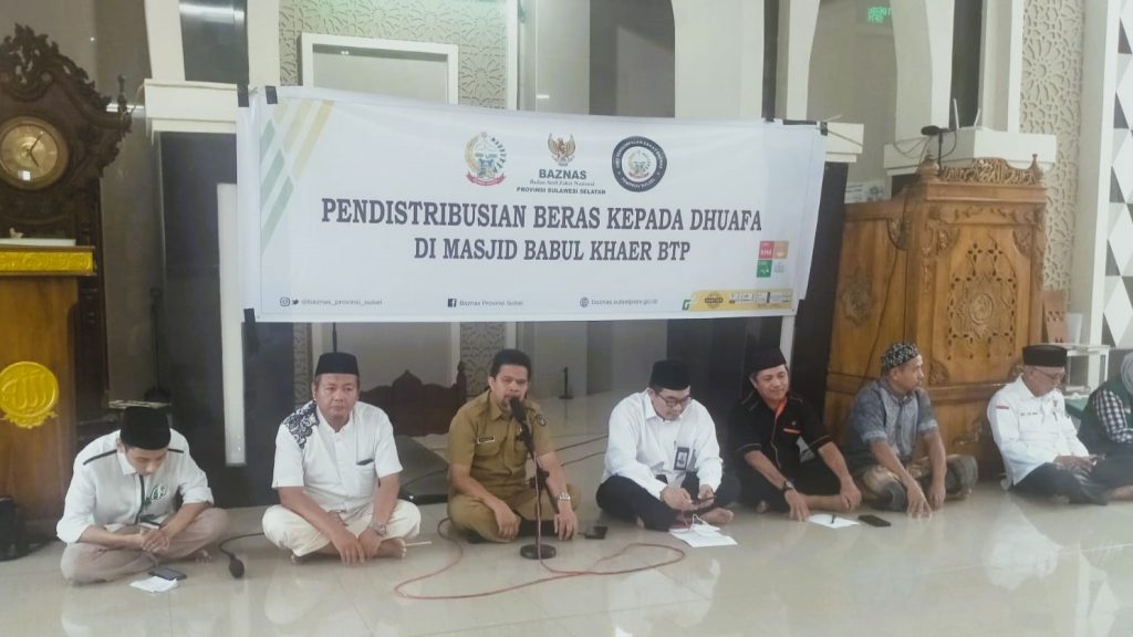 UPZ Baznas Pemprov Sulsel Salurkan Bantuan Beras Kepada Kaum Dhuafa di BTP Makassar