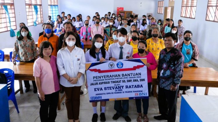 Eva Stevany Rataba Telah Salurkan Beasiswa PIP untuk 70 Ribu Siswa di Toraja dan Luwu Raya
