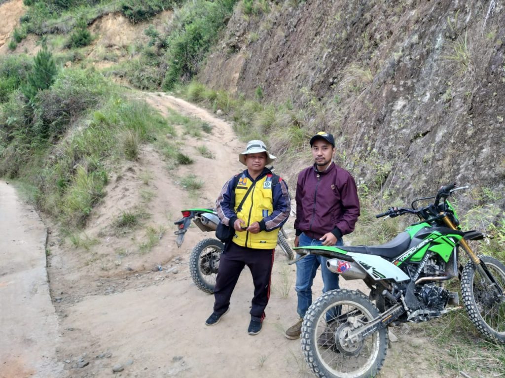 Pasca Terima Aspirasi Masyarakat Simbuang-Mappak, Gubernur Terjunkan Tim Tinjau Jalan Rusak 3 Pasca Terima Aspirasi Masyarakat Simbuang-Mappak, Gubernur Terjunkan Tim Tinjau Jalan Rusak