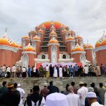 Warga Padati Salat Idul Adha di Masjid Kubah 99 Asmaul Husna