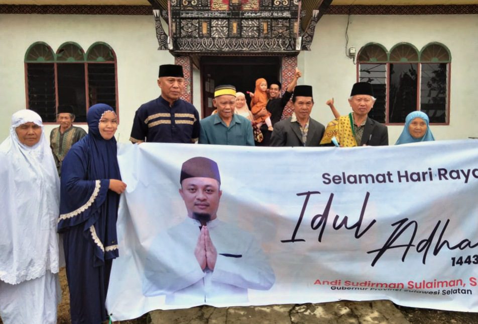 Gubernur Sulsel Sumbang Sapi Kurban ke Masjid Al Hidayah Ulusalu