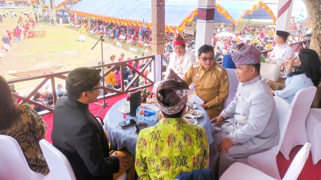 Hadiri Pembukaan Praya XI PPGT, Wabup Toraja Utara Harap Peserta Berbakti Bagi Gereja dan Negara 1 Hadiri Pembukaan Praya XI PPGT, Wabup Toraja Utara Harap Peserta Berbakti Bagi Gereja dan Negara