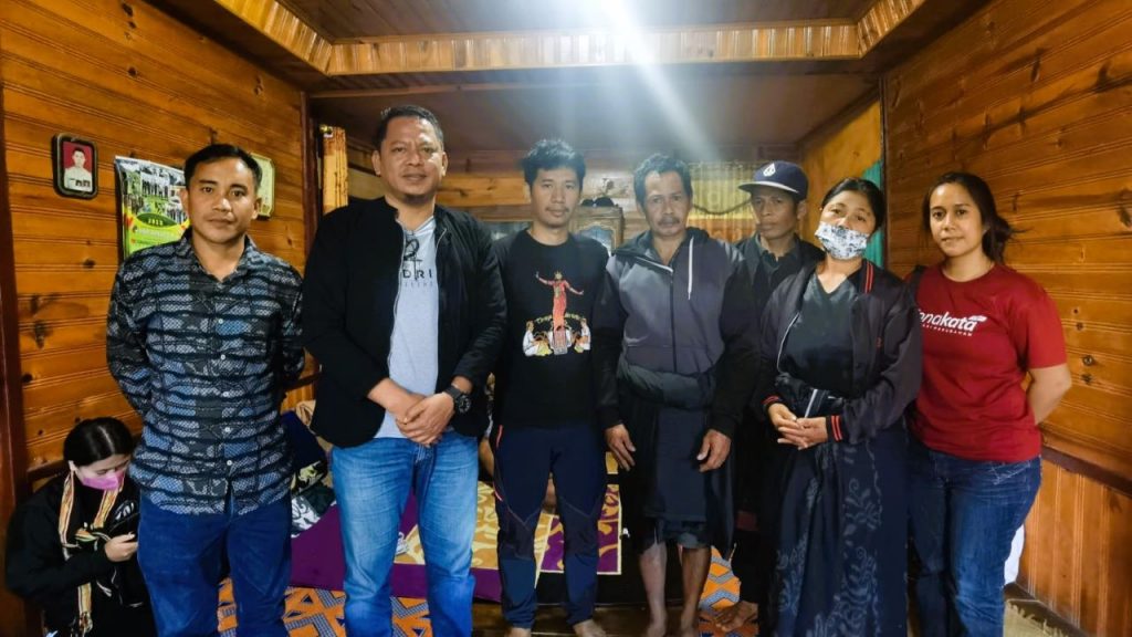 Gubernur Sulsel Beri Santunan Keluarga Nelwan Patola Mahasiswa UKI Toraja yang Tewas Tenggelam di Tana Toraja