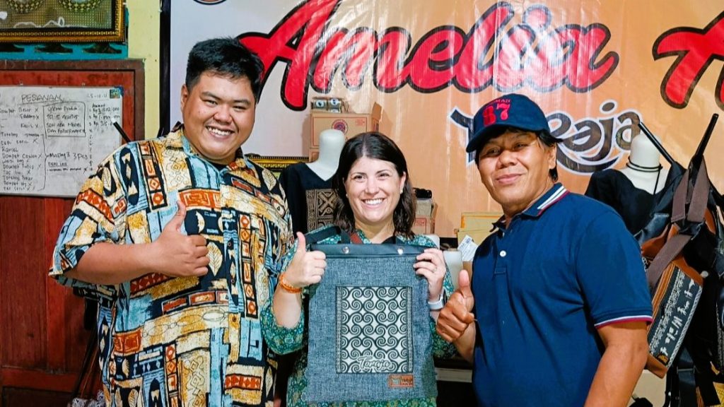 Founding Director KSWELI University of Texas Kunjungi UMKM Amelia Art Toraja