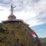 Bendera Merah Putih Sepanjang 77 Meter Berkibar di Destinasi Patung Yesus Tertinggi di Dunia