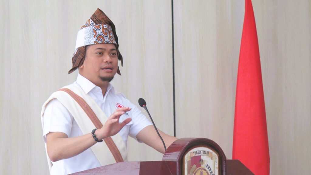 Di Toraja Utara, Adnan Purichta Ichsan Lantik Dedi Palimbong Jadi Ketua PMI
