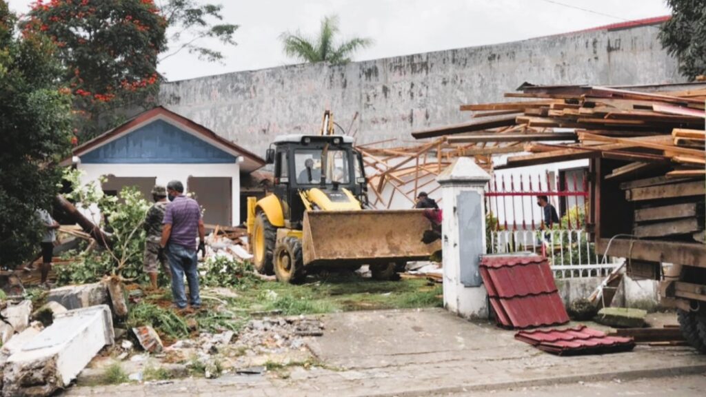 Gedung di Kawasan Art Centre Mulai Dibongkar, Lapak Dagangan Pasar Sore Toraja Utara Tunggu Perintah Bupati