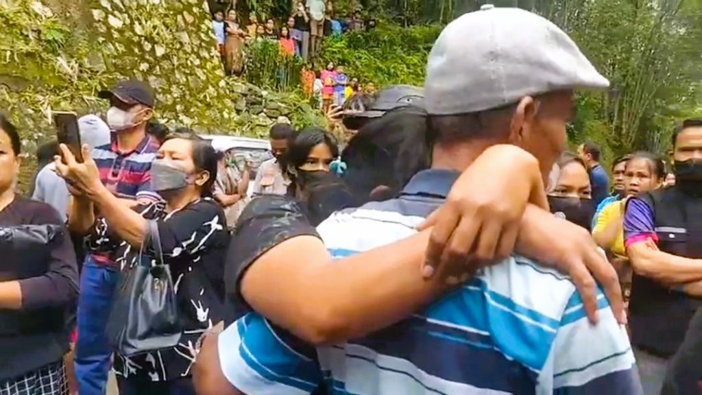 Isak Tangis Warga Lembang Sangbua Pecah! Empat Jasad Korban Kebakaran Ditaruh dalam Satu Peti