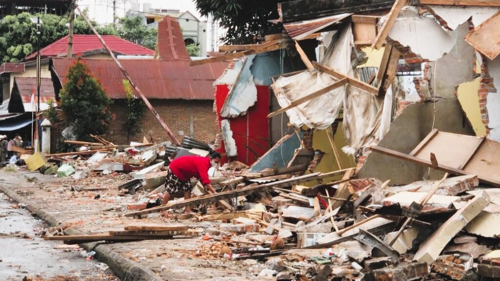 Ratusan Lapak Pasar Sore Dibongkar, Pemkab Toraja Utara Diminta Hati-Hati Buat Program 2 Ratusan Lapak Pasar Sore Dibongkar, Pemkab Toraja Utara Diminta Hati-Hati Buat Program