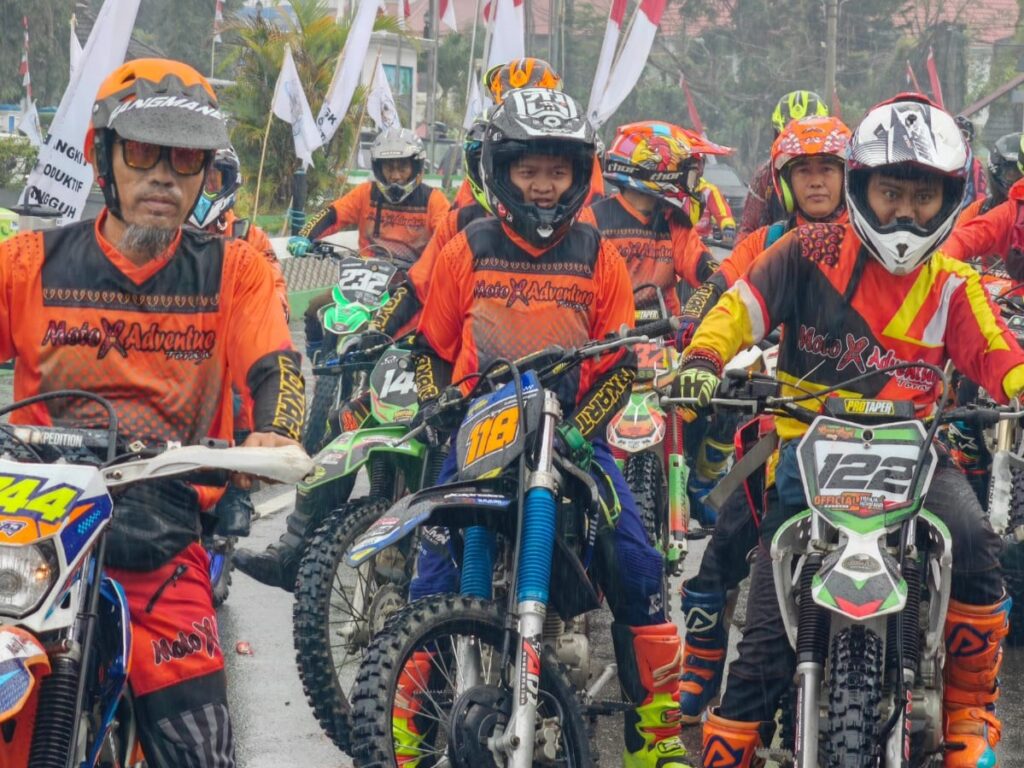 Rider Se-Nusantara Jelajah Bumi Lakipadada 7 Rider Se-Nusantara Jelajah Bumi Lakipadada
