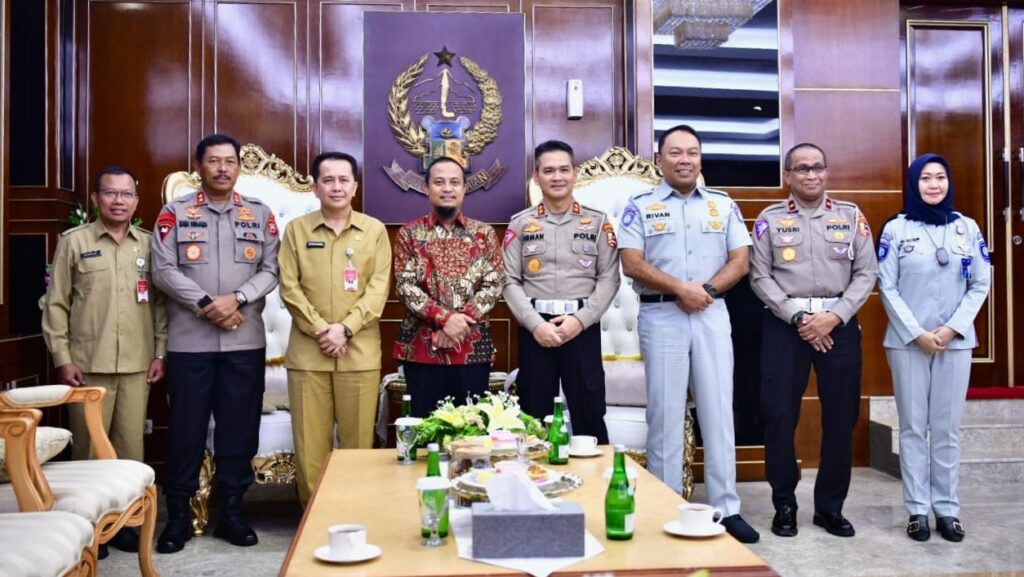 Pemprov Sulsel - Korlantas Polri Komitmen Optimalkan PAD dari Pajak Kendaraan Bermotor 2 Pemprov Sulsel - Korlantas Polri Komitmen Optimalkan PAD dari Pajak Kendaraan Bermotor
