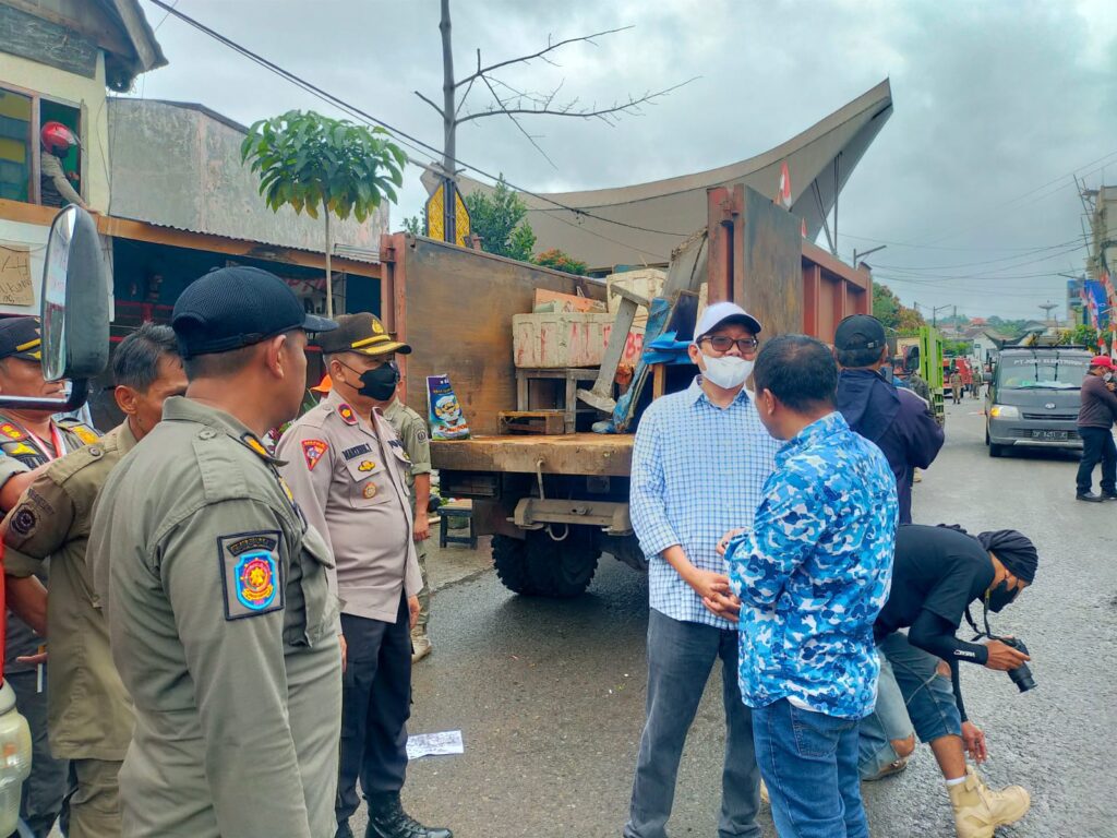 Relokasi Pasar Sore Rantepao Berjalan Aman dan Tertib