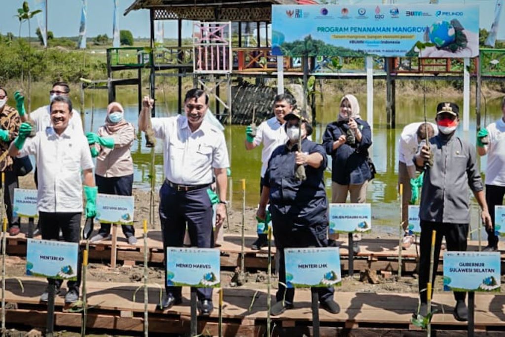 Tiga Menteri RI Tanam Mangrove Bersama Gubernur Sulsel di Maros