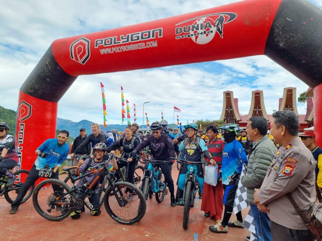 Ratusan Bikers Ikuti Toraja Fun XC Sambil Nikmati Alam Desa Wisata di Toraja Utara 4 Ratusan Bikers Ikuti Toraja Fun XC Sambil Nikmati Alam Desa Wisata di Toraja Utara