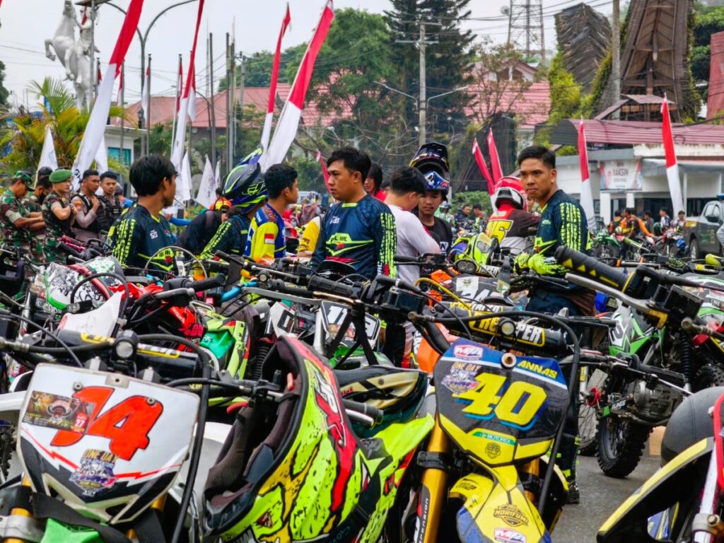 Rider Se-Nusantara Jelajah Bumi Lakipadada 5 Rider Se-Nusantara Jelajah Bumi Lakipadada
