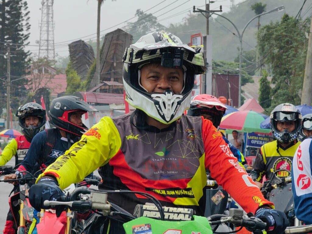 Rider Se-Nusantara Jelajah Bumi Lakipadada 4 Rider Se-Nusantara Jelajah Bumi Lakipadada