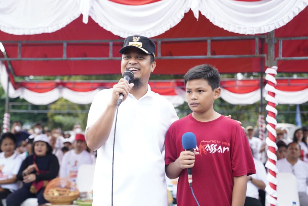 Gubernur Andi Sudirman Beri Perhatian Khusus Terhadap Pelajar Yatim Piatu di Toraja 2 Gubernur Andi Sudirman Beri Perhatian Khusus Terhadap Pelajar Yatim Piatu di Toraja