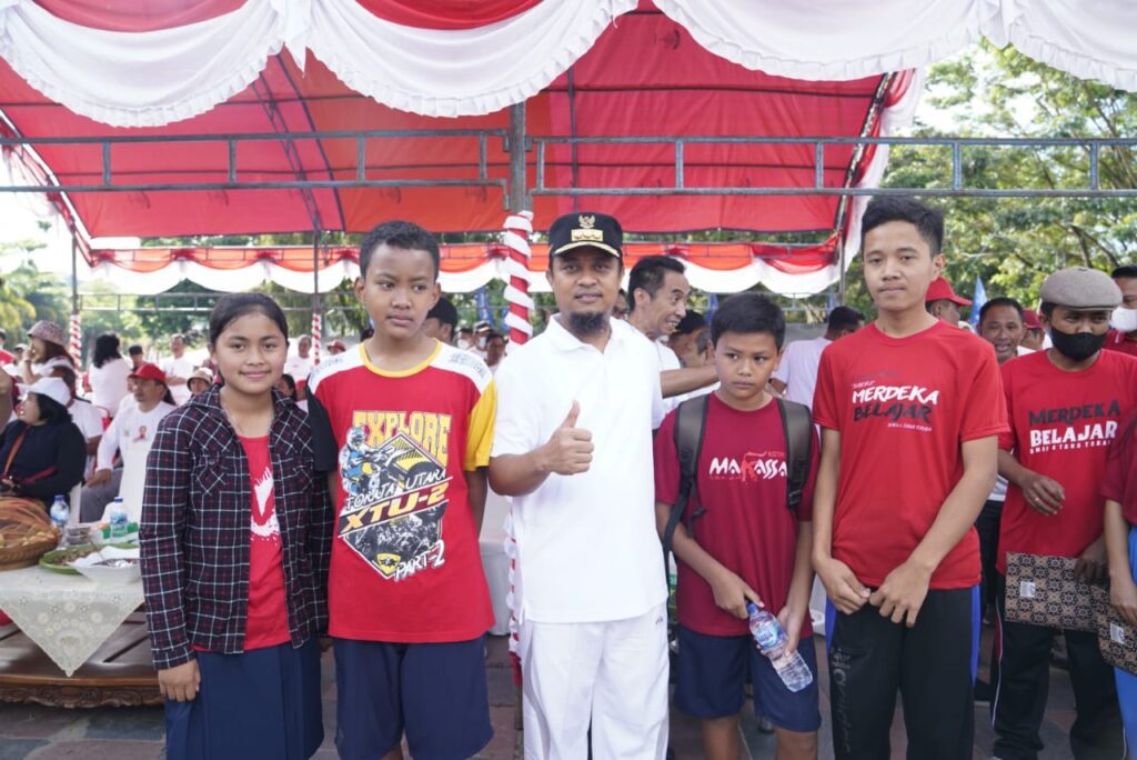 Gubernur Andi Sudirman Beri Perhatian Khusus Terhadap Pelajar Yatim Piatu di Toraja