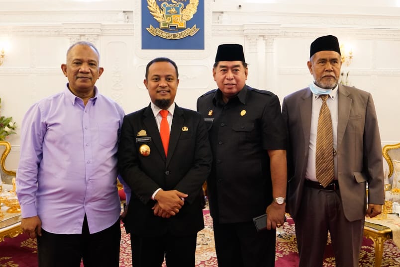 Gubernur Andi Sudirman Lantik Rosmini Pandin Jadi Kadinkes Sulsel dan Bachrianto Bahtiar Jadi Tim Ahli TGUPP 2 Gubernur Andi Sudirman Lantik Rosmini Pandin Jadi Kadinkes Sulsel dan Bachrianto Bahtiar Jadi Tim Ahli TGUPP