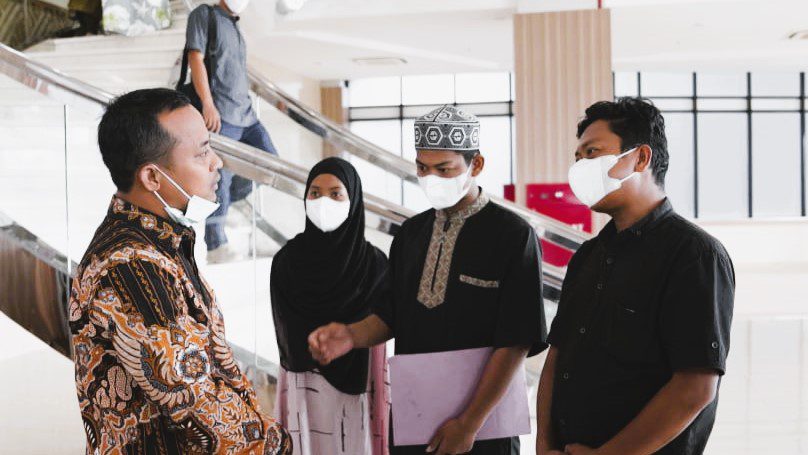 Gubernur Andi Sudirman Sambut Hangat Keluarga Korban Gantung Diri di Pinrang