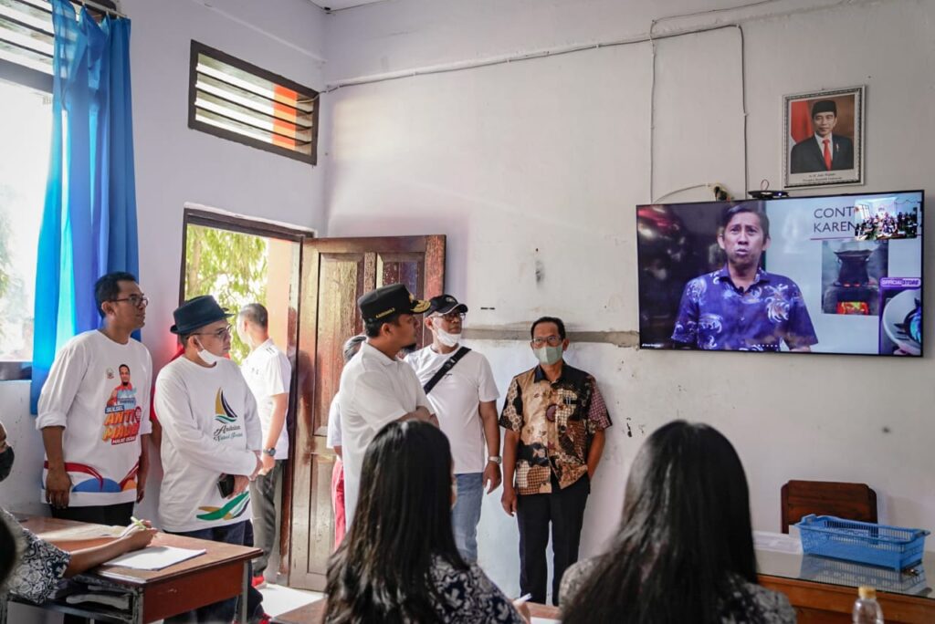 Gubernur Andi Sudirman Tinjau Proses Pembelajaran Smart School di SMAN 5 Tana Toraja