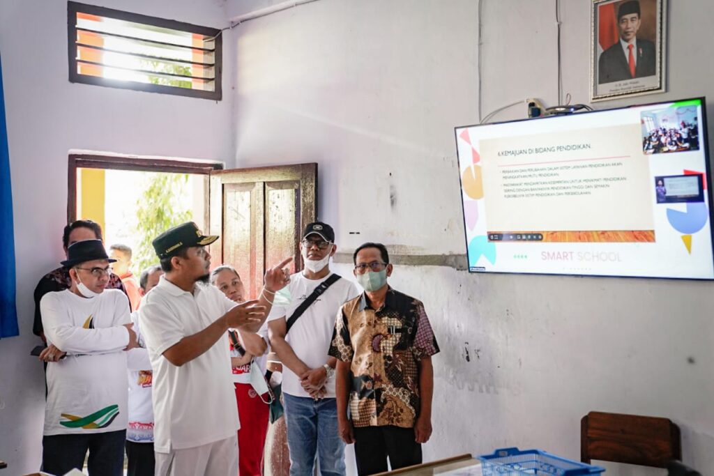 Gubernur Andi Sudirman Tinjau Proses Pembelajaran Smart School di SMAN 5 Tana Toraja