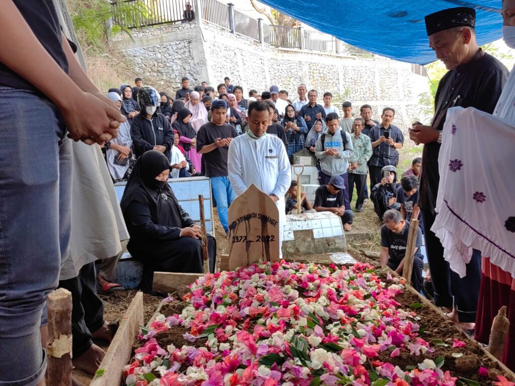 Kerabat Dekatnya Meninggal Dunia, Gubernur Andi Sudirman Turut Antar ke Pemakaman di Toraja