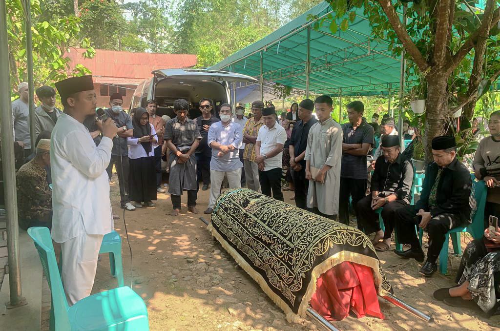 Kerabat Dekatnya Meninggal Dunia, Gubernur Andi Sudirman Turut Antar ke Pemakaman di Toraja