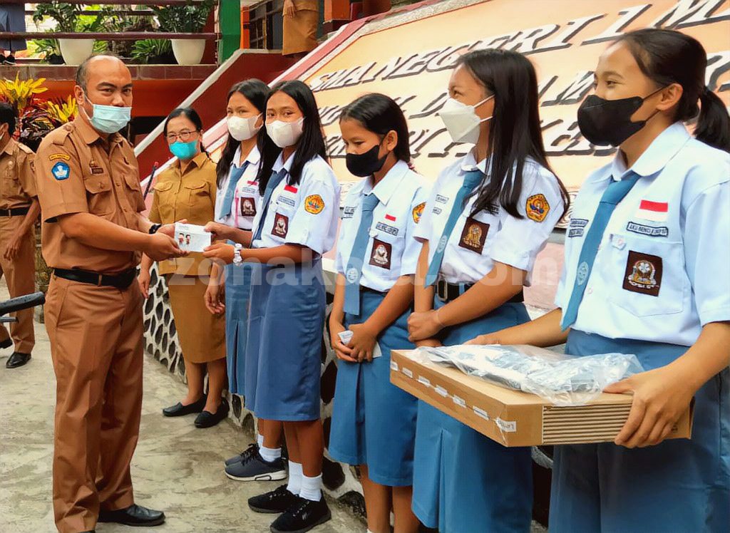 Janji Gubernur Kepada Sejumlah Siswa SMAN 1 Tana Toraja, Hari Ini Diserahkan