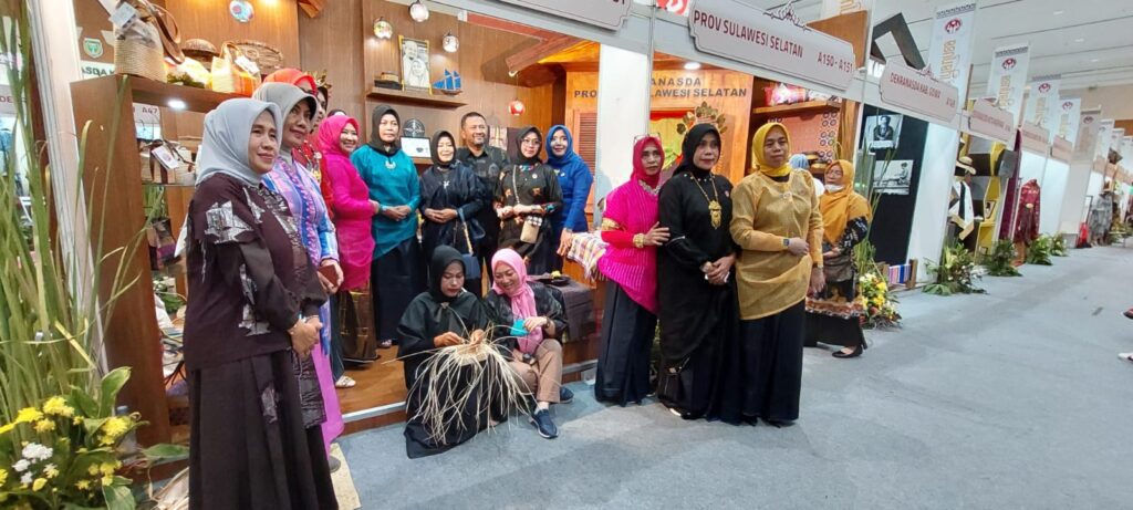 Tas Anyaman Lontar Raih Penghargaan, Dekranasda Sulsel Komitmen Angkat Produk Lokal