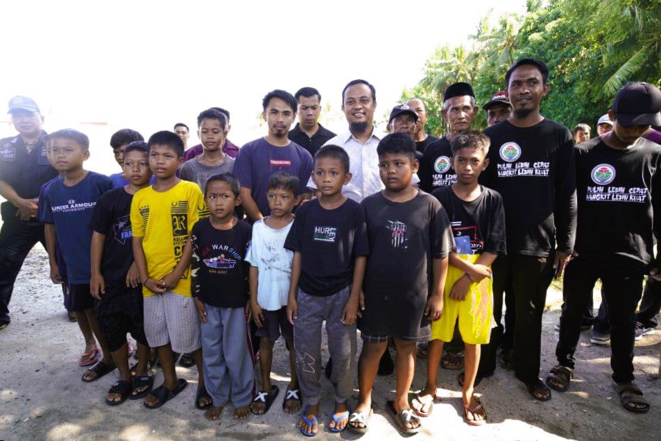 Bahagianya Warga Desa Pulau Persatuan Sinjai Dapat Kunjungan Gubernur Sulawesi Selatan