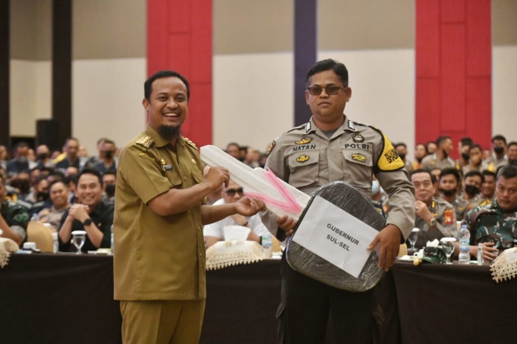 Dihadapan Ribuan Petugas Bhabinkamtibmas, Gubernur Andi Sudirman Beri Pesan Ini