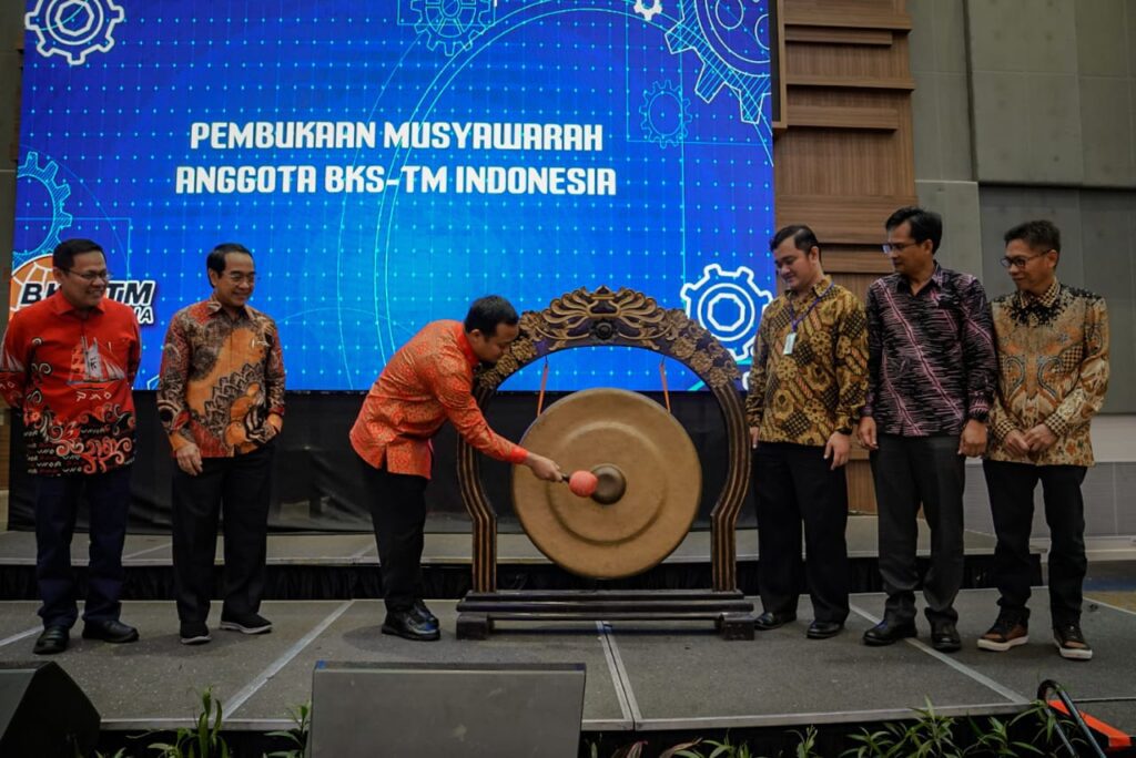 Gubernur Andi Sudirman Buka Musyawarah Badan Kerjasama Teknik Mesin 2 Gubernur Andi Sudirman Buka Musyawarah Badan Kerjasama Teknik Mesin