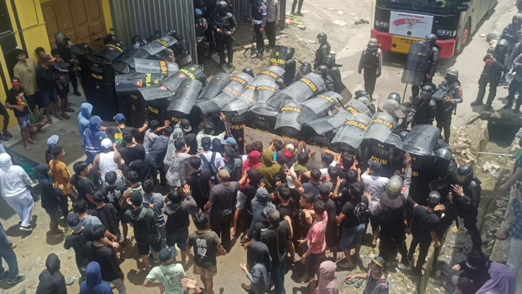 Eksekusi Lahan di Baraka Enrekang Diwarnai Bentrok Antara Warga dan Polisi