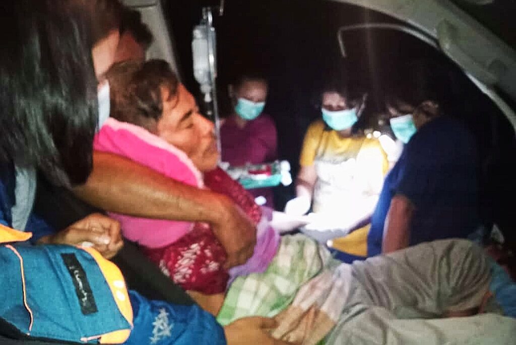 Viral! Warga Sakit di Bau Tana Toraja Ditandu Sejauh 13 KM Menuju Puskesmas
